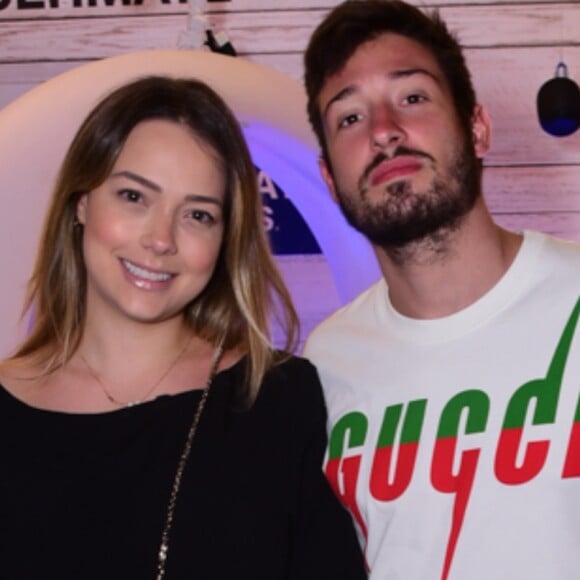 Carol Dantas e marido, Vinicius Martinez, se divertem em festa após nascimento do filho nesta segunda-feira, dia 02 de dezembro de 2019