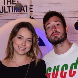 Após nascimento do 1º filho do casal, Carol Dantas e marido, Vinicius Martinez, curtem festa nesta segunda-feira, dia 02 de dezembro de 2019