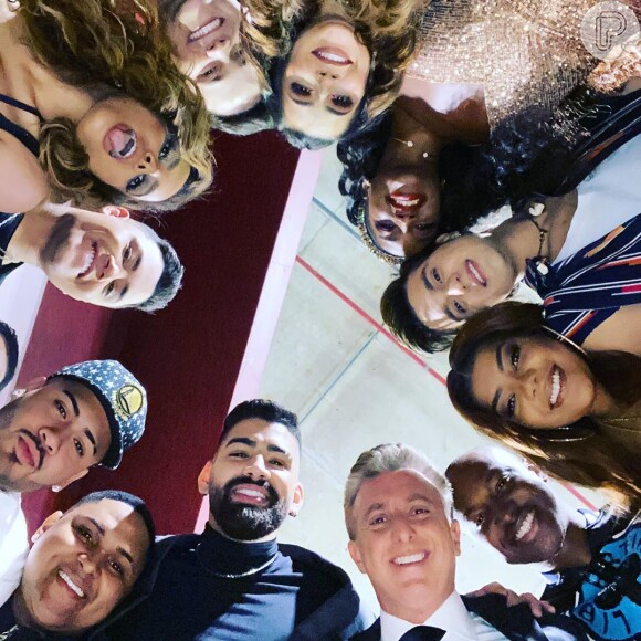 Luciano Huck publica foto ao lado de Ludmilla e Anitta em backstage de programa de TV nesta terça-feira, dia 03 de dezembro de 2019