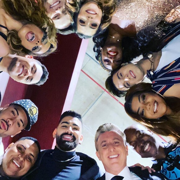 Luciano Huck publica foto ao lado de Ludmilla e Anitta em backstage de programa de TV nesta terça-feira, dia 03 de dezembro de 2019