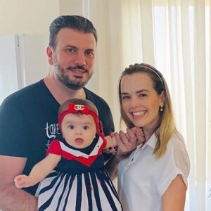 Thaeme Mariôto e o marido, Fábio da Luz, vão passar o primeiro Natal com a filha, Liz, de 7 meses