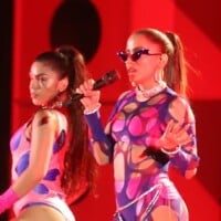 Anitta recebe família e chora ao repetir show do RIR: 'Hoje, agradecer a vocês'