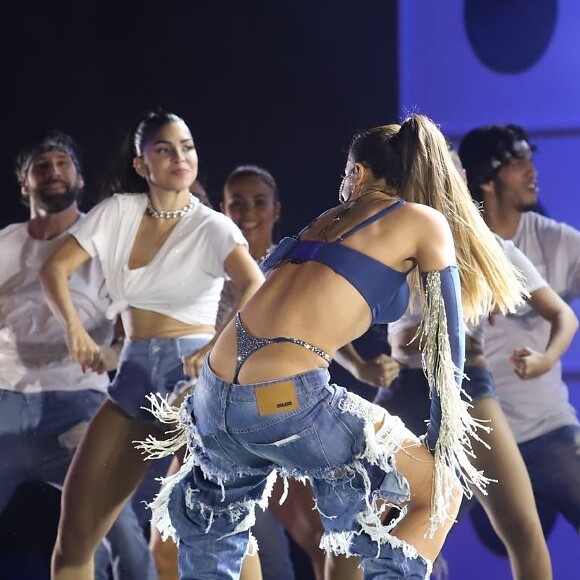Anitta chorou ao fazer reproduzir no Parque de Madureira o show realizado no Rock in Rio, neste sábado, 7 de dezembro de 2019