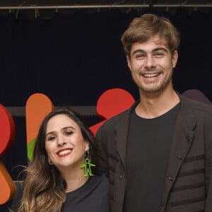 Tatá Werneck e Rafael Vitti se declaram à Claria Maria nas redes sociais