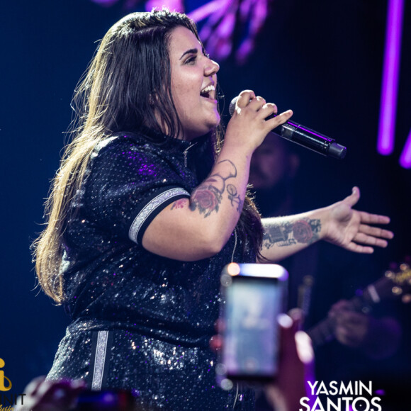 Yasmin Santos se tornou um dos hits de maior sucesso nas rádios e na internet