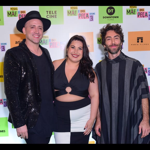 Paulo Gustavo posa com Mariana Xavier (Marcelina) e Rodrigo Pandolfo (Juliano) na pré-estreia do filme 'Minha Mãe é Uma Peça 3' em cinema de São Paulo