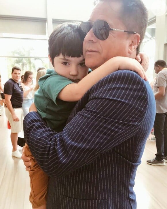 Filho de Jéssica Costa ganhou abraço do avô Leonardo em reencontro
