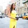 Vestido midi na moda: modelo na cor amarelo vibrante é tendência para verão 2020