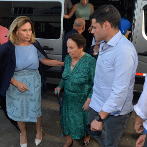 Irmã de Gugu, Aparecida esclarece que toda a família está em comum acordo sobre o testamento do apresentador