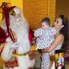 Filha de Sabrina Sato e Duda Nagle, Zoe recebeu a visita do Papai Noel e reação da menina deixou dúvida na apresentadora: 'Será que gostou?'