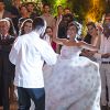 Maria Clara (Andreia Horta) dança com Vicente (Rafael Cardoso) e deixa Cristina (Leandra Leal) com ciúmes