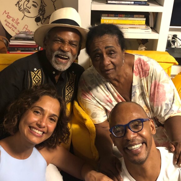 Camila Pitanga tem apoio do pai, Antonio Pitanga, em namoro com a artesã Beatriz Coelho