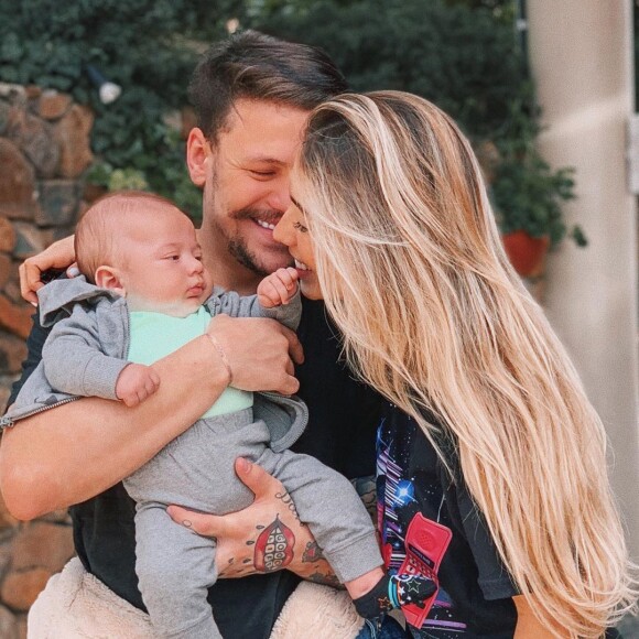 'Feliz aniversário. Eu e Davi amamos você', se declarou Gabi Brandt