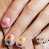 Tendência de moda: Bruna Marquezine apostou em nail art com flores encapsuladas, as 'flower nails'