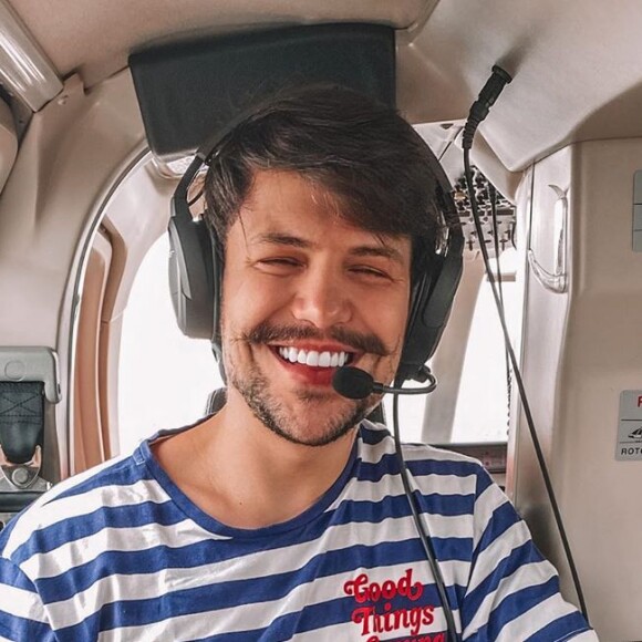 Saulo Poncio é flagrado em conversa ao pé do ouvido e mão boba em boate do Rio de Janeiro