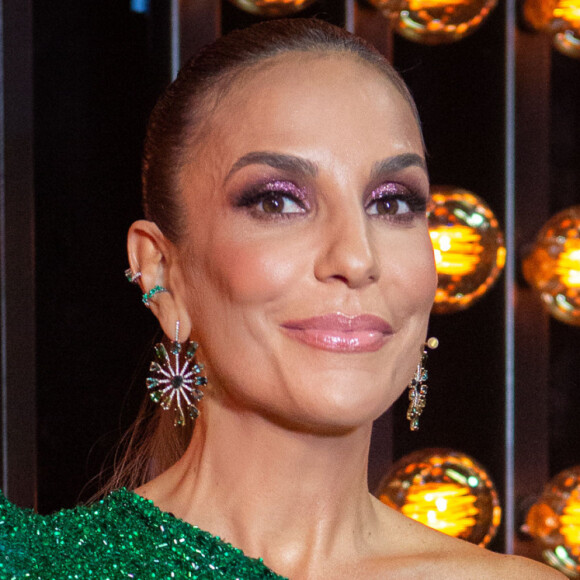 Filhas de Ivete Sangalo, Marina e Helena chamaram atenção de fã pelo tamanho: 'Pisquei e as gêmeas cresceram'