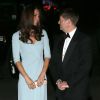 Kate Middleton, exibe barriginha de gravidez ainda discreta para prestigiar evento de gala no Natural History Museum de Londres na noite desta terça-feira, 21 de outubro de 2014