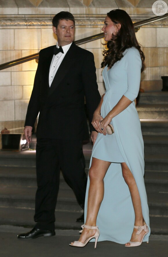 Em algumas imagens, é possível ver a barriga de cerca de 13 semanas de gravidez de Kate Middleton