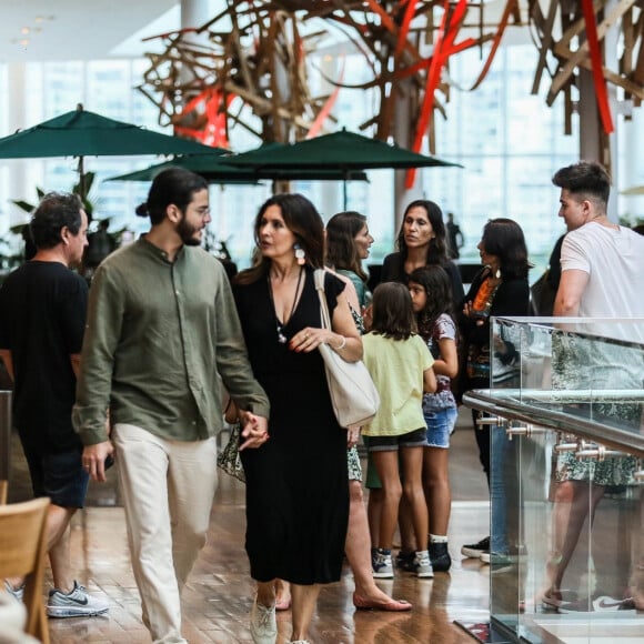 Fátima Bernardes e Túlio Gadêlha andaram de mãos dadas durante todo o tempo