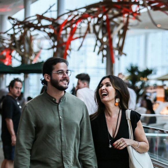 Fátima Bernardes se divertiu com Túlio Gadêlha durante o passeio
