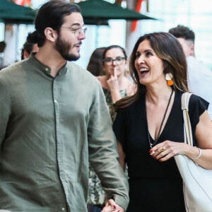Fátima Bernardes e Túlio Gadêlha passearam juntos por um shopping do Rio de Janeiro neste sábado, 18 de janeiro de 2020