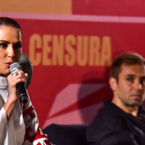 Deborah Secco e Raquel Pacheco assistiram a exibição do filme 'Bruna Surfistinha'