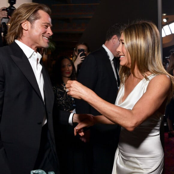 Brad Pitt e Jennifer Aniston se reencontraram nos bastidores do SAG Awards neste domingo, 19 de janeiro de 2020