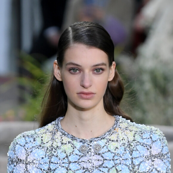 Desfile Chanel de alta-costura: estampa de vitrais é inpiração da marca