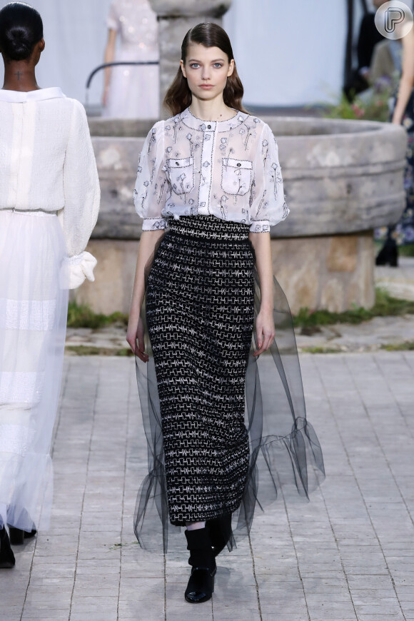 Desfile Chanel de alta-costura: camisaria blusa é tendência