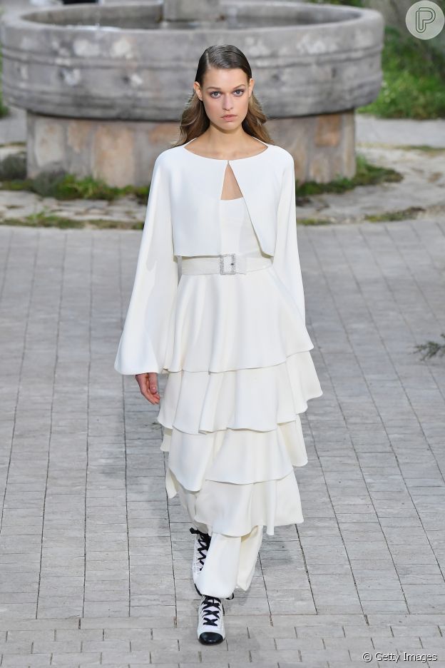 Desfile Chanel de alta-costura: volume e babado é tendência