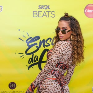 Anitta escolhe onça e tigre para look do ensaio do Bloco das Poderosas, em São Paulo