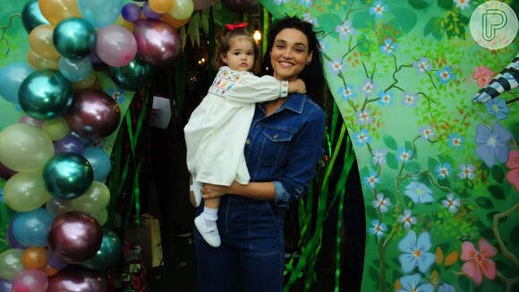 Débora Nascimento contou que prioriza o bem-estar da filha, Bella, de 1 ano e 9 meses