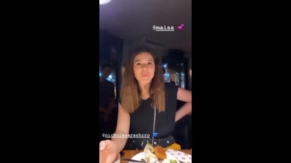 Larissa Manoela se diverte em jantar com Leo Cidade, Maisa e o namorado da amiga, Nicholas Arashiro