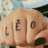 Marília Mendonça fez tatuagem com o nome do filho, Léo, nos dedos de sua mão