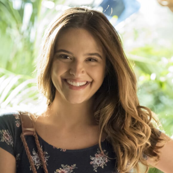 Nos próximos capítulos da novela 'Salve-se Quem Puder', Kyra (Vitória Strada) revela à Luna (Juliana Paiva) que a mãe dela, Helena (Flávia Alessandra), é dona de um empório