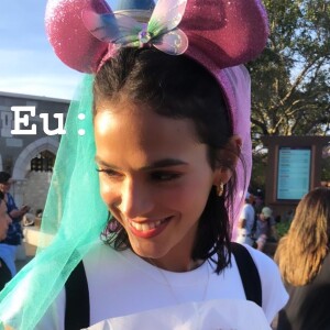 Bruna Marquezine dividiu o doce com as amigas