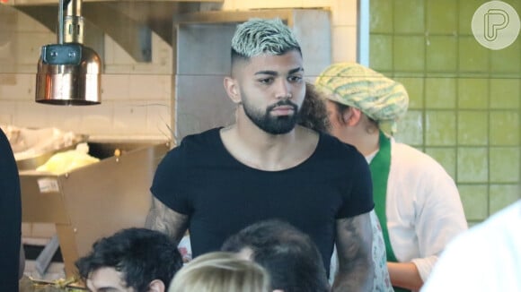 Gabigol está em uma relação com modelo com quem teve conversa vazada