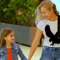 Looks com estilo e risadas: Angélica e filha, Eva, passeiam em shopping. Fotos!