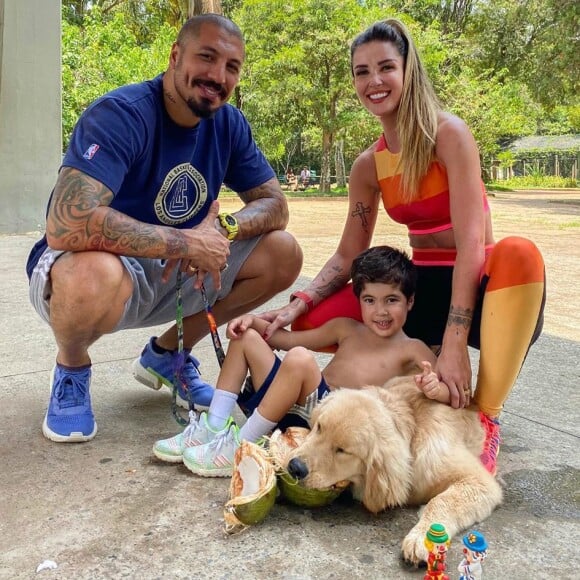 Ex-BBB Aline Gotschalg é casada com Fernando Medeiros, com tem um filho