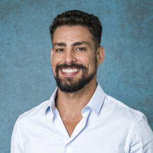 Na novela 'Um Lugar ao Sol', Renato (Cauã Reymond) é viciado em remédios, álcool e drogas