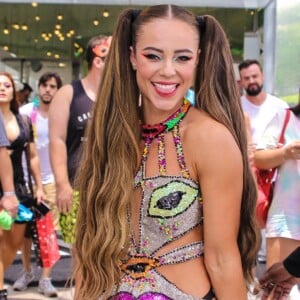 Paolla Oliveira arrasou ao participar do Carnaval de rua de São Paulo neste sábado, 15 de fevereiro de 2020