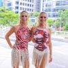 As gêmeas do nado sincronizado Bia e Branca Feres participaram do Carnaval de rua de São Paulo