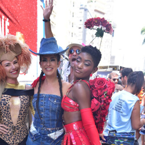 Natallia Rodrigues, Fernanda Paes Leme e Érika Januza arrasaram no bloco Casa Comigo, um dos mais populares do Carnaval de São Paulo
