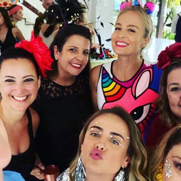 Juliana Silveira também curtiu a festa ao lado de Angélica