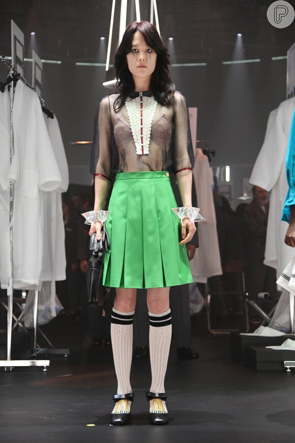 Sapatilha estilo colegial apareceu em vários looks no Milan Fashion Week