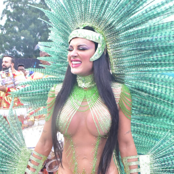 Juju Salimeni representou uma índia no desfile da X-9 Paulistana: 'Não tenho medo de causar polêmica, é uma homenagem'
