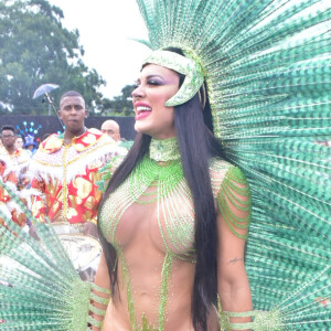 Juju Salimeni surgiu morena e sem tapa-sexo no desfile da X-9 Paulistana neste carnaval: 'O body tem uma proteção bem grossa. Sem riscos'