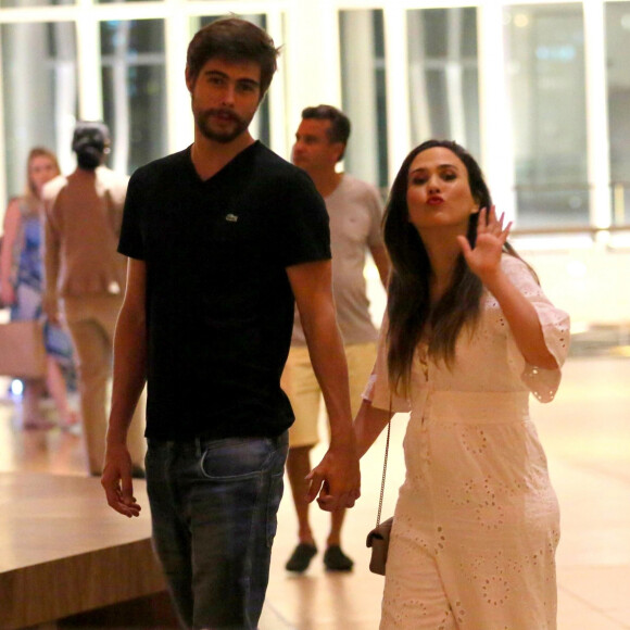 Tatá Werneck e Rafael Vitti homenagearam a filha, Clara Maria, na web