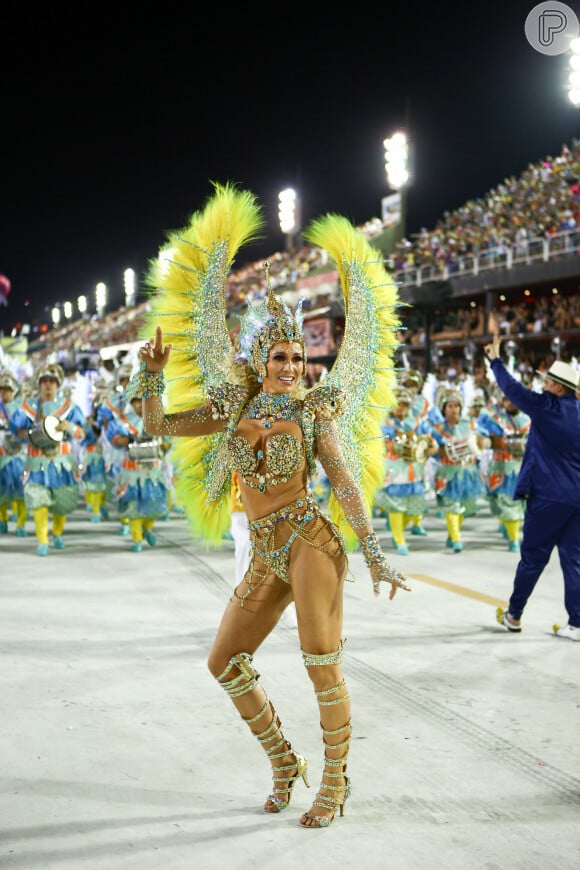 Livia Andrade estreia como rainha de bateria da Paraíso de Tuiuti no Carnaval do Rio de Janeiro