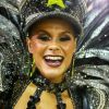 Raphaela Gomes é rainha de bateria da São Clemente e veio fantasiada de Polícia Federal no Carnaval 2020